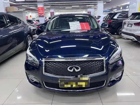 Infiniti Q70