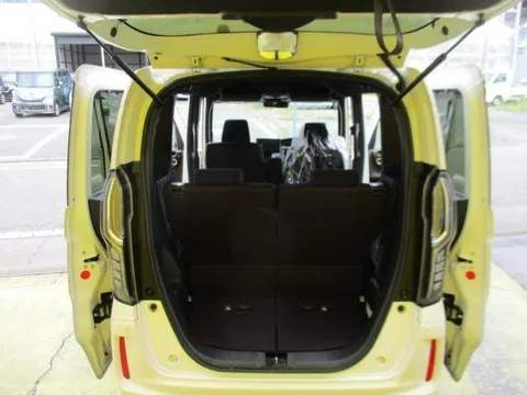 Honda N-BOX Custom