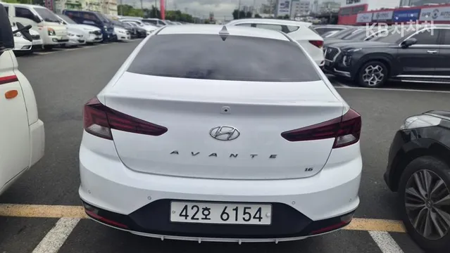 Hyundai Elantra (Avante)