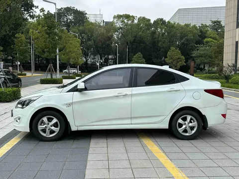 Hyundai Reina