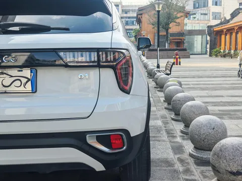 Lynk & Co 01