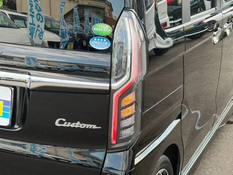 Honda N-BOX Custom