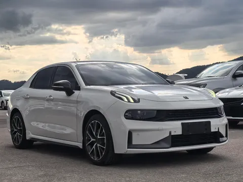 Lynk & Co 03