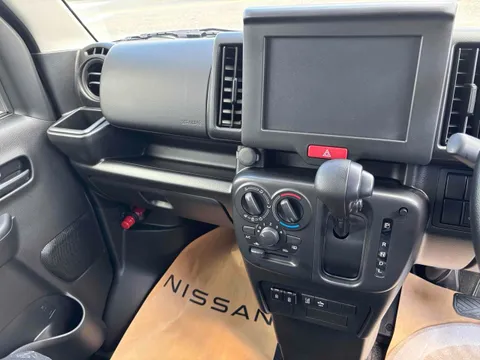 Nissan Clipper Van