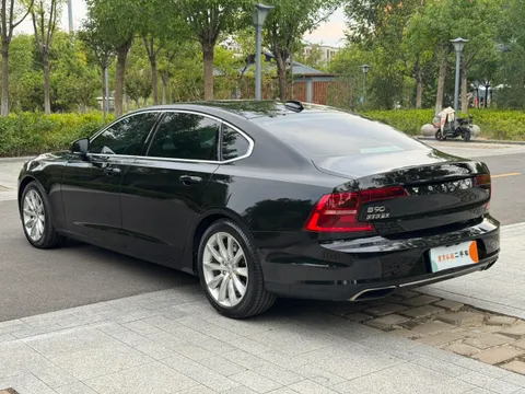 Volvo S90