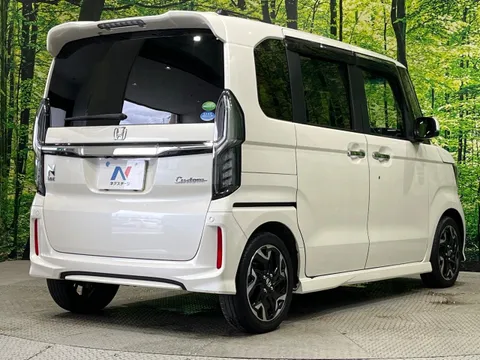 Honda N-BOX Custom