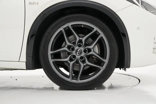 Infiniti Q30