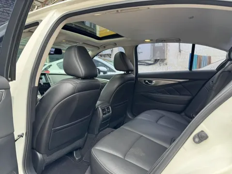 Infiniti Q50L