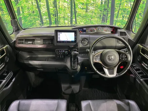 Honda N-BOX Custom