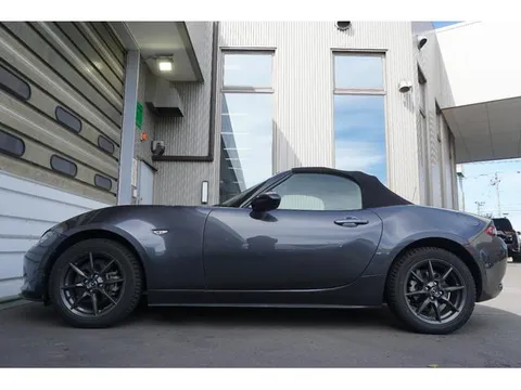 Mazda MX-5 (Roadster)