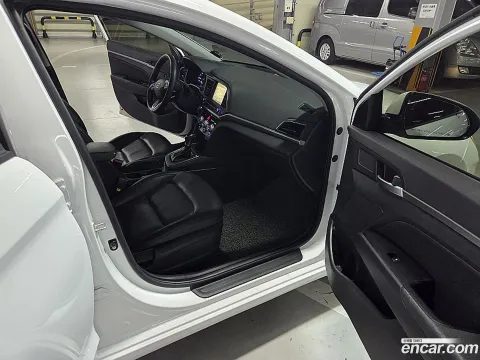 Hyundai Elantra (Avante)