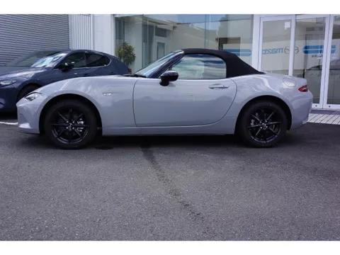Mazda MX-5 (Roadster)