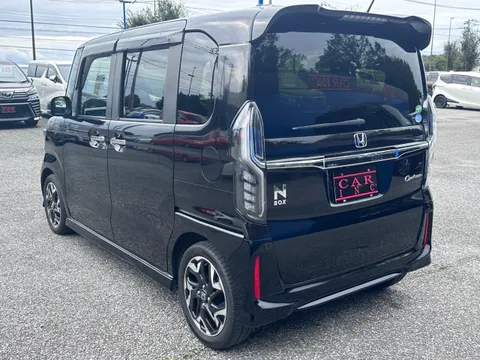 Honda N-BOX Custom