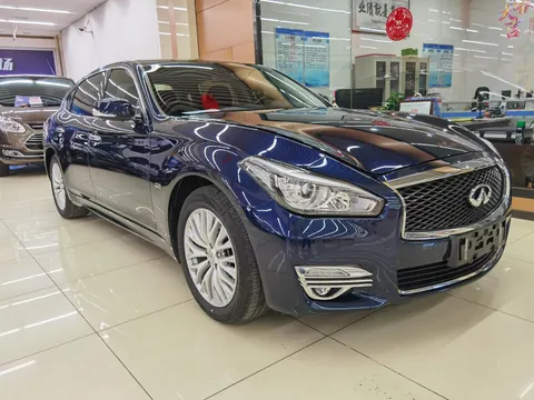 Infiniti Q70