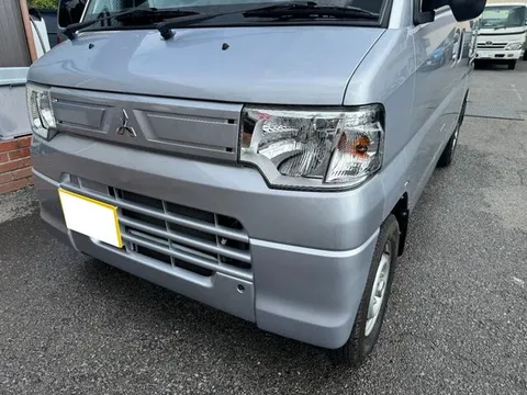 Mitsubishi Minicab Van