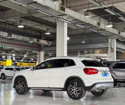 Mercedes-Benz Mercedes-Benz GLA