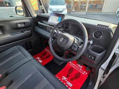 Honda N-BOX Custom