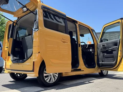 Suzuki Spacia Custom