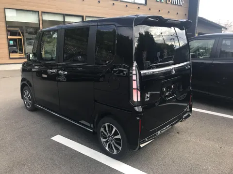 Honda N-BOX Custom