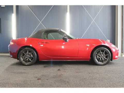 Mazda MX-5 (Roadster)
