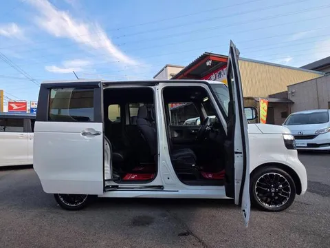 Honda N-BOX Custom