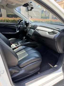 Roewe i5