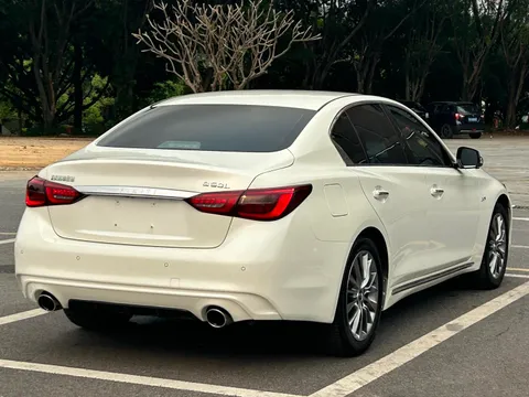 Infiniti Q50L