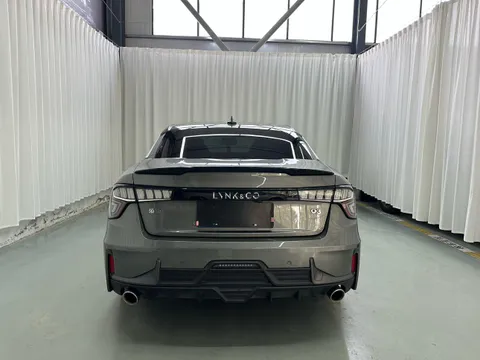 Lynk & Co 03