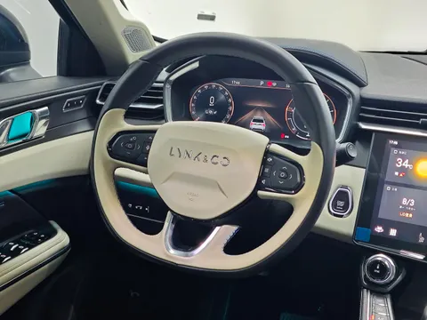 Lynk & Co 01