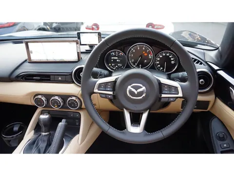 Mazda MX-5 (Roadster)