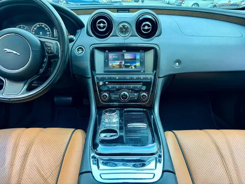 Jaguar XJ