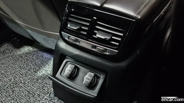 Genesis G90 (EQ900)