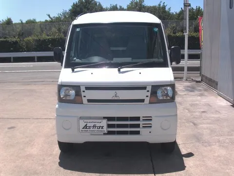 Mitsubishi Minicab Van