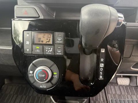 Toyota Pixis Mega