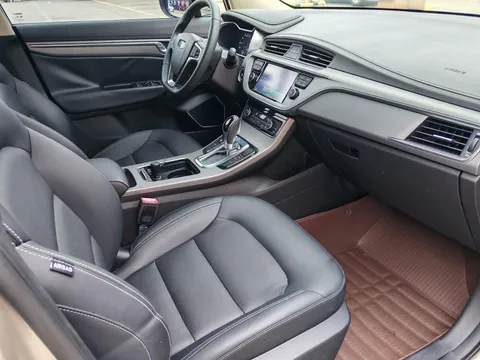 Geely Emgrand GS
