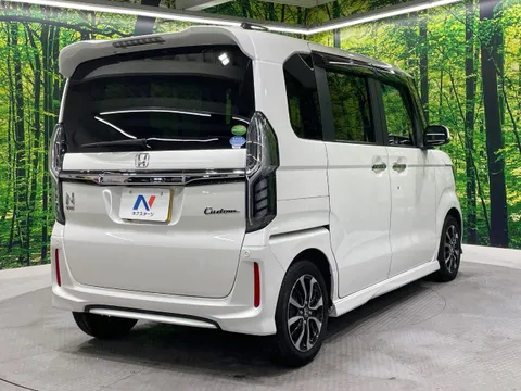 Honda N-BOX Custom