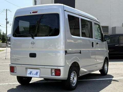 Nissan Clipper Van