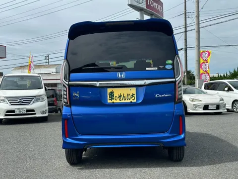 Honda N-BOX Custom