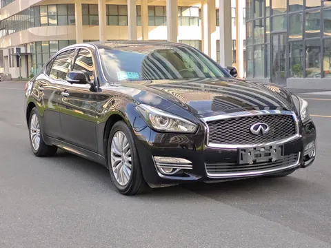 Infiniti Q70