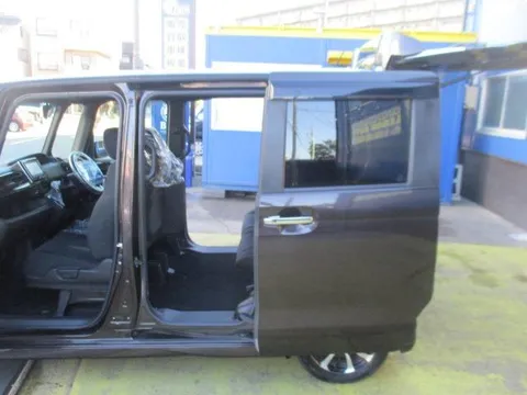 Honda N-BOX Custom