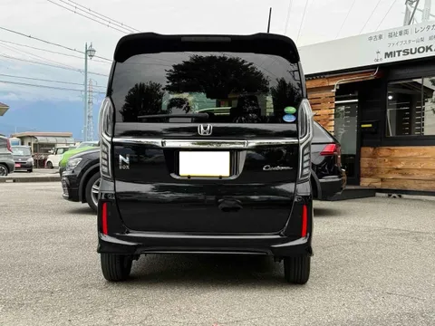 Honda N-BOX Custom