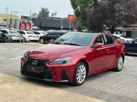 Lexus IS