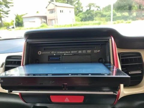 Honda N-BOX Slash