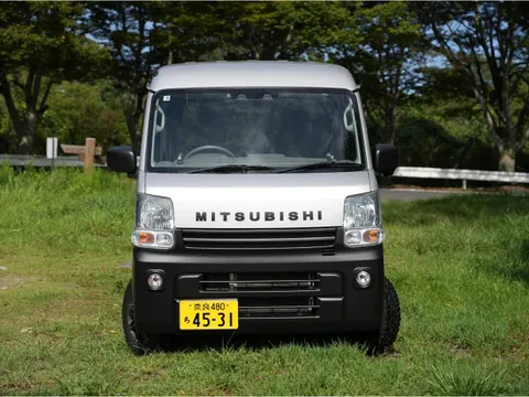 Mitsubishi Minicab Van