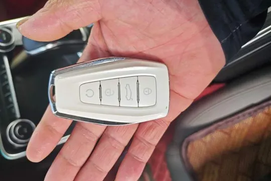 Geely Binray