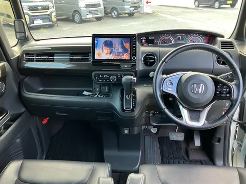 Honda N-BOX Custom