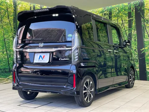 Honda N-BOX Custom