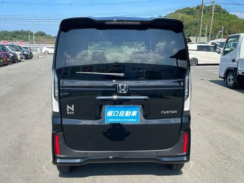Honda N-BOX Custom