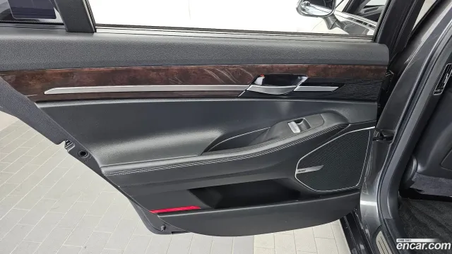 Genesis G90 (EQ900)