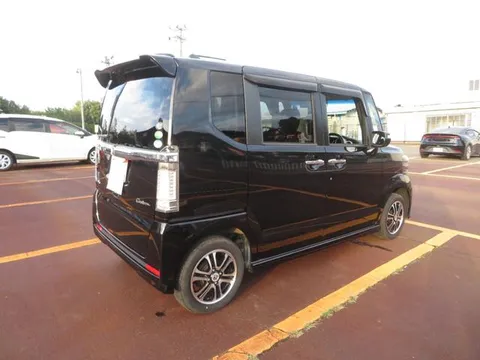 Honda N-BOX Custom